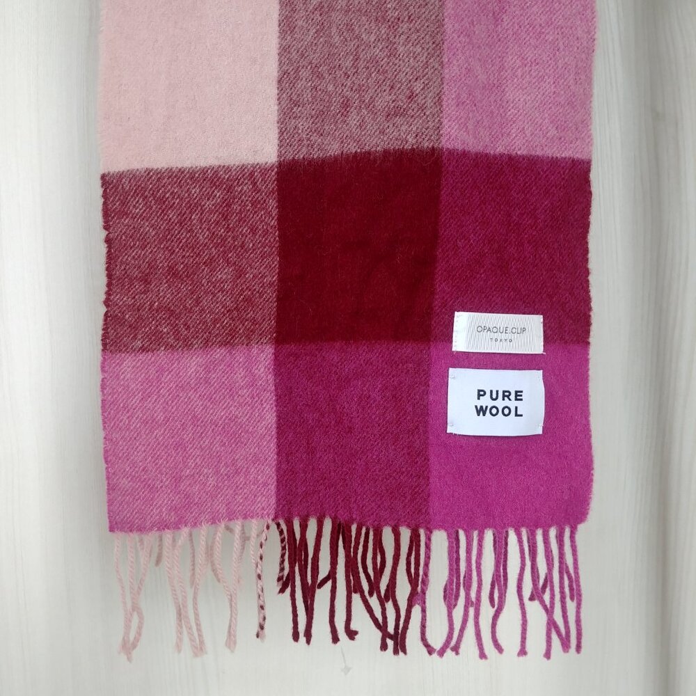Opaque Clip Tokyo pure wool pink plaid scarf with fringe - Picture 6 of 7